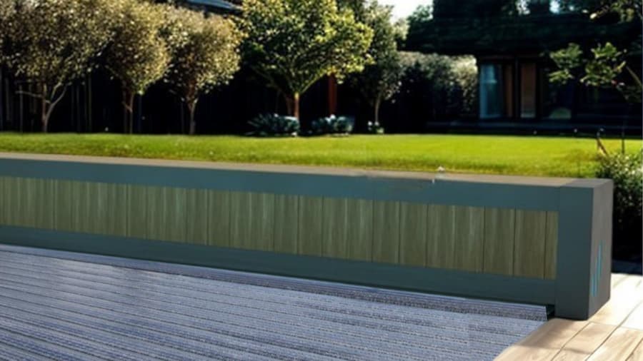 Poolabdeckung mit PC Lamellen und Sitzbank